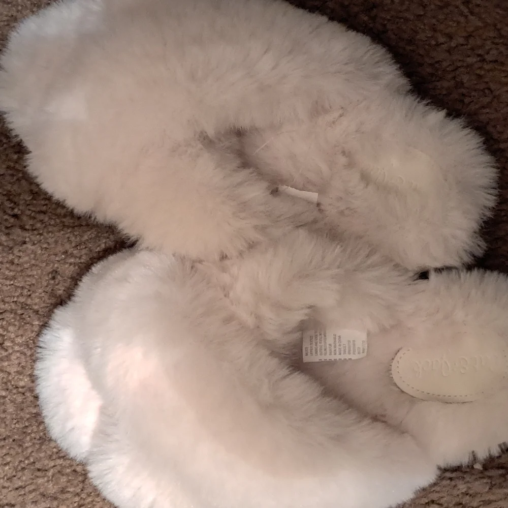 Cat & Jack Girl's slippers NWT